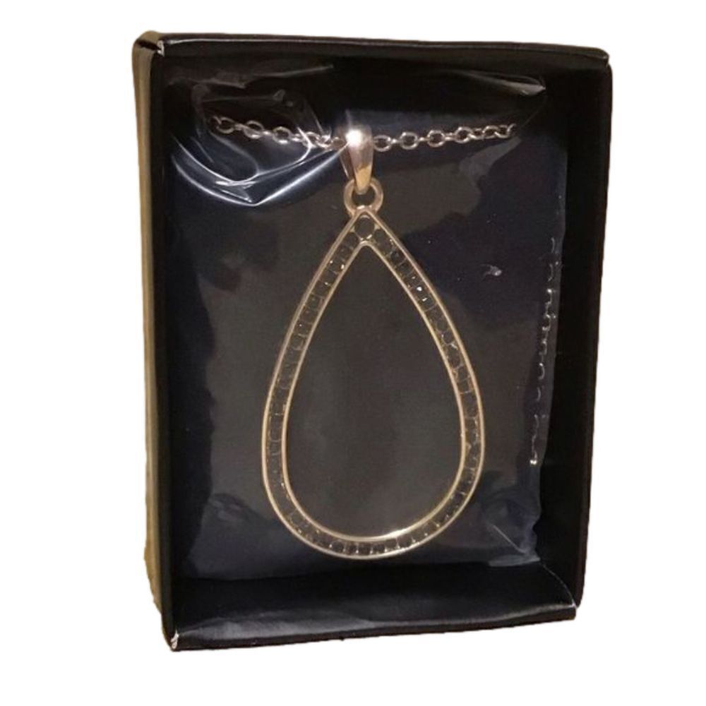 Avon Signature Collection Tear Drop Necklace‎